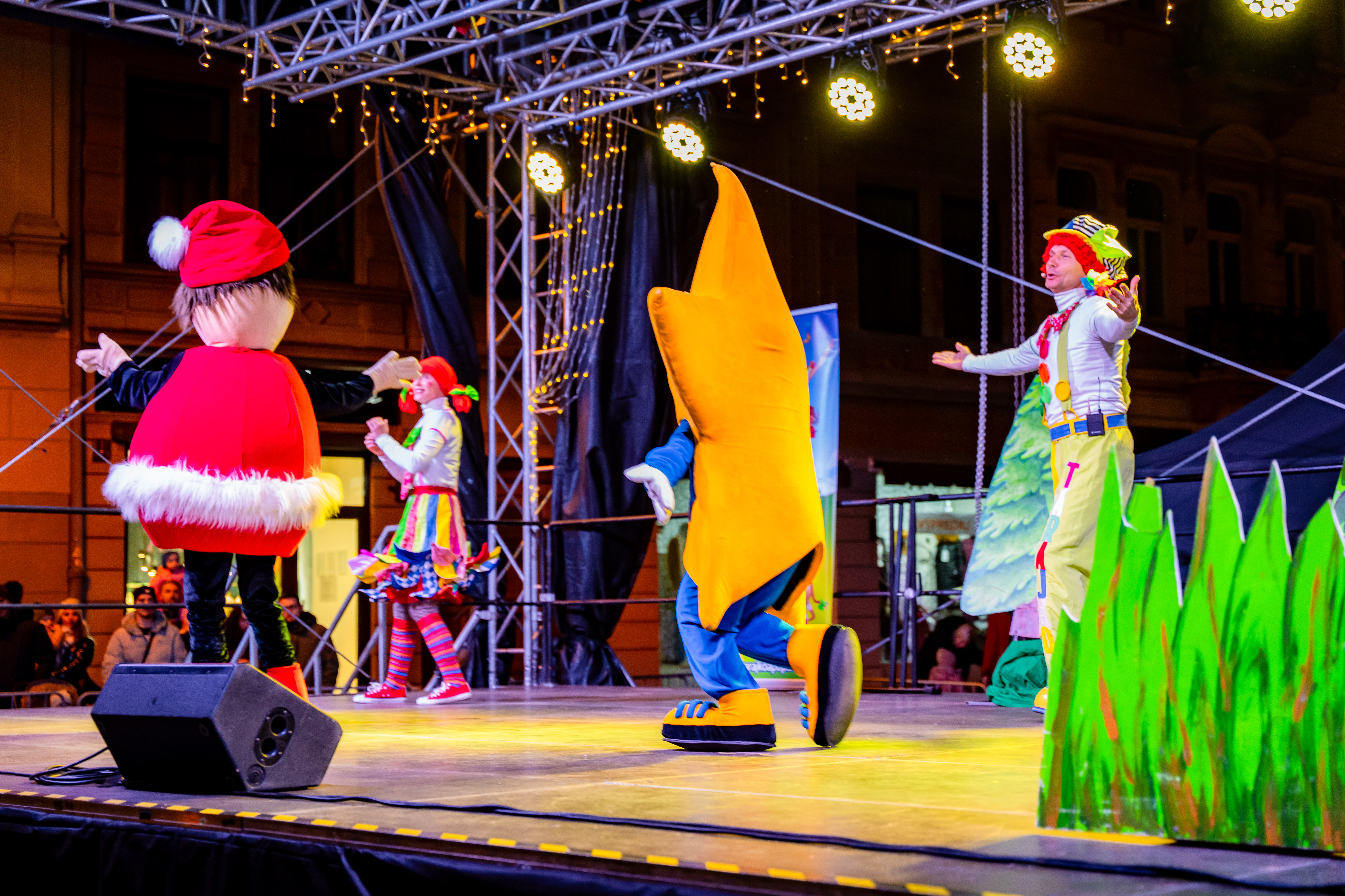 Kosicke rozpravkove Vianoce - Mikulas na Hlavnej-11